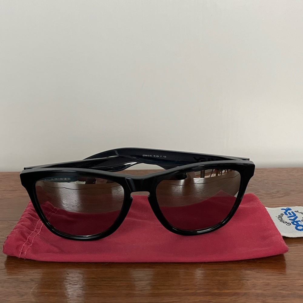 Oakley Frogskins Polarized Sunglasses Black w/ Chrome Iridium Lenses OO9013-10